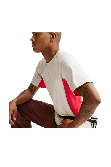 Nike ACG "Wildsee" Dri-FIT Short-Sleeve Base Layer Top - Lt Orewood Brn/Lt Crimson/Summit White