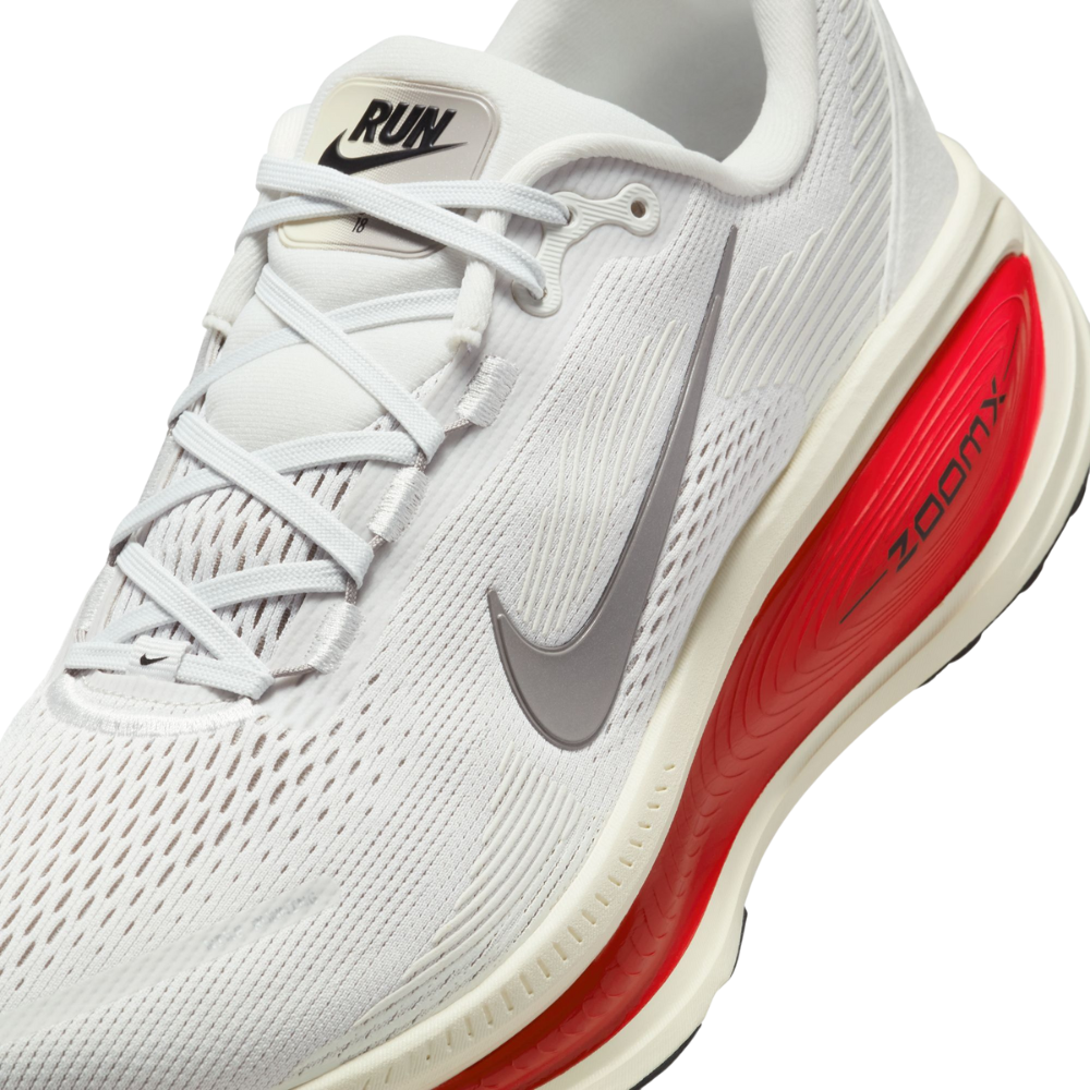 Nike Vomero 18 - Platinum Tint/Siren Red/Light Smoke Grey/Metallic Pewter
