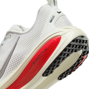 Nike Vomero 18 - Platinum Tint/Siren Red/Light Smoke Grey/Metallic Pewter