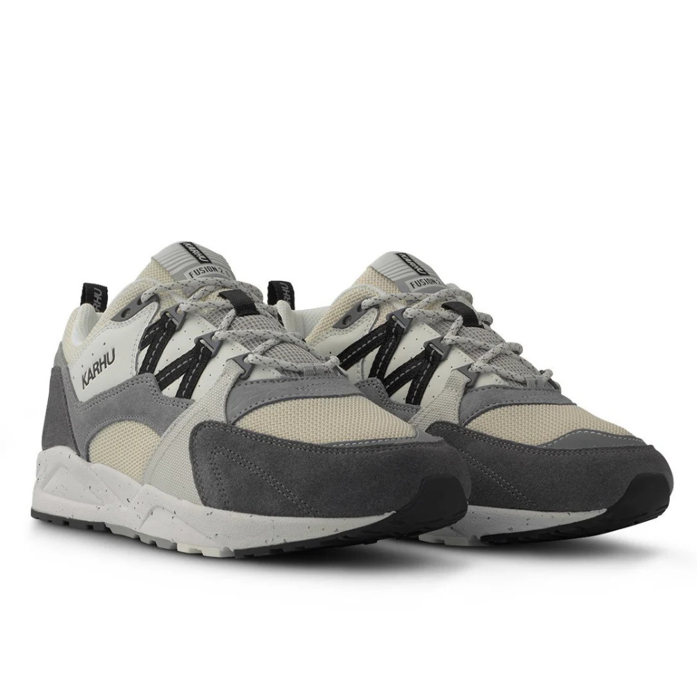 Karhu Fusion 2.0 in Limestone & Jet Black